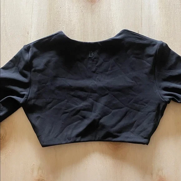 BUFFBUNNY Long Sleeve Curve Crop - Picture 5 of 10